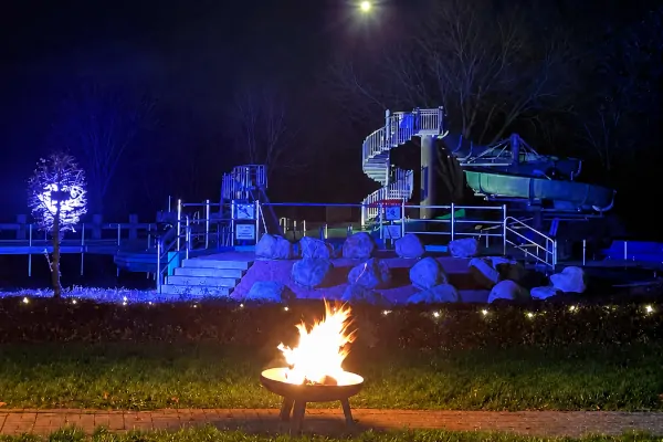 Ein feierlicher Jahresausklang: Adventsleuchten im Freibad